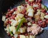 A picture of step 6 of Chana Masala.