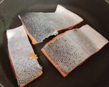 Foto del paso 6 de la receta: Salmón dorado con chorizo