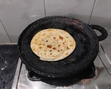 A picture of step 3 of Parotta.