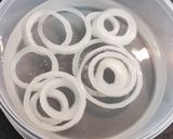 Foto del paso 1 de la receta: Fritura de Berenjena y Aros de Cebolla rebozados con pasta Orly