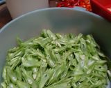Foto langkah ke 2 dari resep Buncis kentang santan pedas.