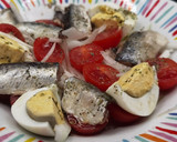 Foto del paso 5 de la receta: Ensalada de sardinas con tomate y huevo duro