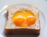 รูปขั้นตอนการทำที่ 3 ของ แซนวิชไข่อบชีส (สูตรเร่งด่วน 2 นาที)