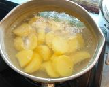 Foto langkah ke 1 dari resep Stik kentang keju panggang.