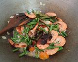 Foto langkah ke 4 dari resep Oseng Udang Kacang Panjang.