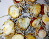 Foto del paso 5 de la receta: Tartaleta de gulas con pimiento rojo y huevos de codorniz