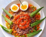 Hình bước làm 3 của món Bún lứt trộn sốt thịt cà chua và rau củ