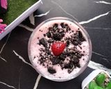 Foto langkah ke 3 dari resep Milkshake strawberry.