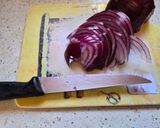 Lilahagymás savanyúkáposzta-saláta recept fázis 3 fotója