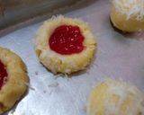 Foto langkah ke 5 dari resep Thumbprint cookies.