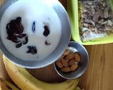 A picture of step 1 of Power pack banana shake with dry fruit.