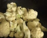 A picture of step 1 of Dry Aloo Gobhi Masala.