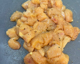 Foto del paso 2 de la receta: Pollo jugoso con salsa de mango