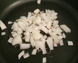 Foto del paso 2 de la receta: Habitas baby en aceite con jamón, boletus y huevo escalfado sobre picatostes