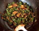 A picture of step 5 of Bhindi with chicken boneless 🥬🥬🍗🍗🧅.
