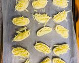 A picture of step 4 of Cheesy garlicky puff wheel.