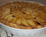 Foto del paso 4 de la receta: Tarta clásica de manzana con crema y base de hojaldre