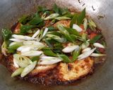 Foto langkah ke 3 dari resep Telur mata sapi masak kecap.