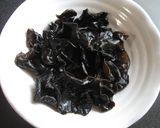 A picture of step 1 of Black Fungus & Tuna ‘Tsukudani’.