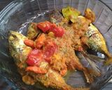 Foto langkah ke 4 dari resep Ikan kembung bumbu kuning pesmol.