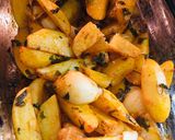 Gyors tepsis burgonya 🥔🧅 recept fázis 2 fotója