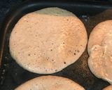 Foto del paso 5 de la receta: Pancakes de fresa y galleta