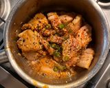 A picture of step 4 of Thịt Kho Tiêu (Vietnamese Braised Black Pepper Pork).