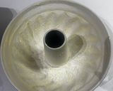 Gyors kakaós-mandulás kuglóf recept fázis 2 fotója