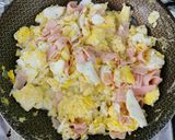 Foto del paso 3 de la receta: Infaltable... Huevos Revueltos con Jamón de Pavita