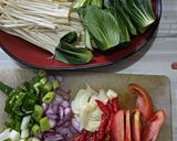 Foto langkah ke 1 dari resep Tumis Jamur Enoki.