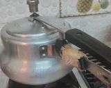 A picture of step 2 of Rajasthani methi ni bhaji.
