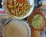 Foto del paso 6 de la receta: Fajitas de pollo con guacamole y queso