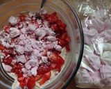 Φωτογραφία βήματος 3 της συνταγής Eton Mess - επιδόρπιο με φράουλες
