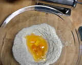Foto del paso 1 de la receta: Tallarines frescos caseros con ricotta, cebolla caramelizada y trufa