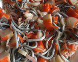 Foto del paso 3 de la receta: Relleno de tartaletas con surimi y gulas