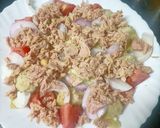 Foto del paso 2 de la receta: Ensalada de alcachofas, tomate, cebolla y atún
