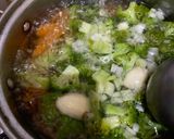 Foto langkah ke 3 dari resep Sop brokoli wortel simple sehat segeeerr.