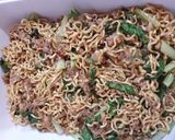 Foto langkah ke 3 dari resep Mie Goreng Ayam Pedas.