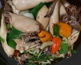 Foto langkah ke 4 dari resep Tumis cumi asin sotong.