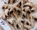 A picture of step 1 of Creamy Garlic Mushrooms.
