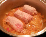 Foto del paso 3 de la receta: Contra muslos de pollo rellenos de jamón y queso en salsa