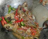 Foto langkah ke 7 dari resep Ikan Goreng Kembung Siram.