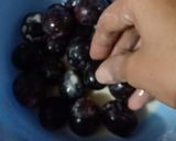 Foto langkah ke 1 dari resep Salad buah pepaya tabur keju dan tips cuci anggur.