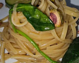 Foto del paso 6 de la receta: Tallarines en salsa de pescado con crujiente de pistachos