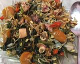 Foto langkah ke 3 dari resep Tumis kangkung cumi asin saos terasi.