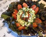 Une image de l'étape 8 de Salade du jardin,tomate cœur de bœuf,fromage frais mariné et ciboulette.