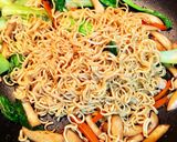 Hình bước làm 2 của món Mì Gói Xào Chay