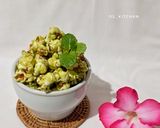 Foto langkah ke 4 dari resep Creamy Matcha Popcorn.