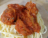 Foto del paso 2 de la receta: Espaguetis con albóndigas vegetarianas en salsa de cebolla con tomate