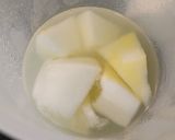 A picture of step 4 of Melon pineapple punch.
